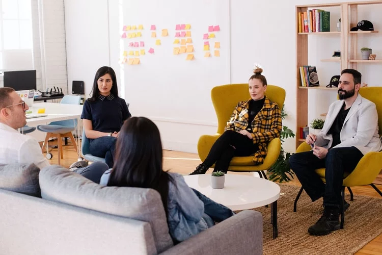 Online community manager